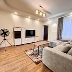 La Teatru - 2Bd Apartment Near Theatre And Old Town